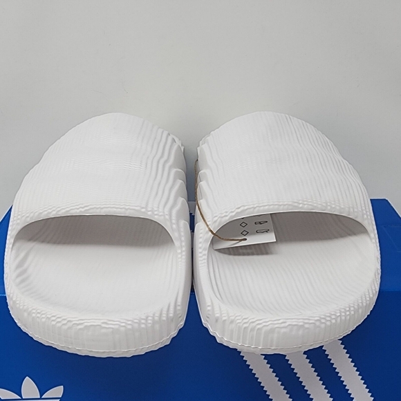 Adidas Adilette 22 UNISEX Sandal Men's Size 8/Women's SIZE 9.5 Brand New In Box - Picture 7 of 8